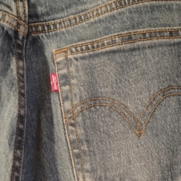 Levi's  Premium Wedgie Style Size 28 Jeans. Can Be Unisex ? Supercute Style/ Fit - Picture 4 of 13